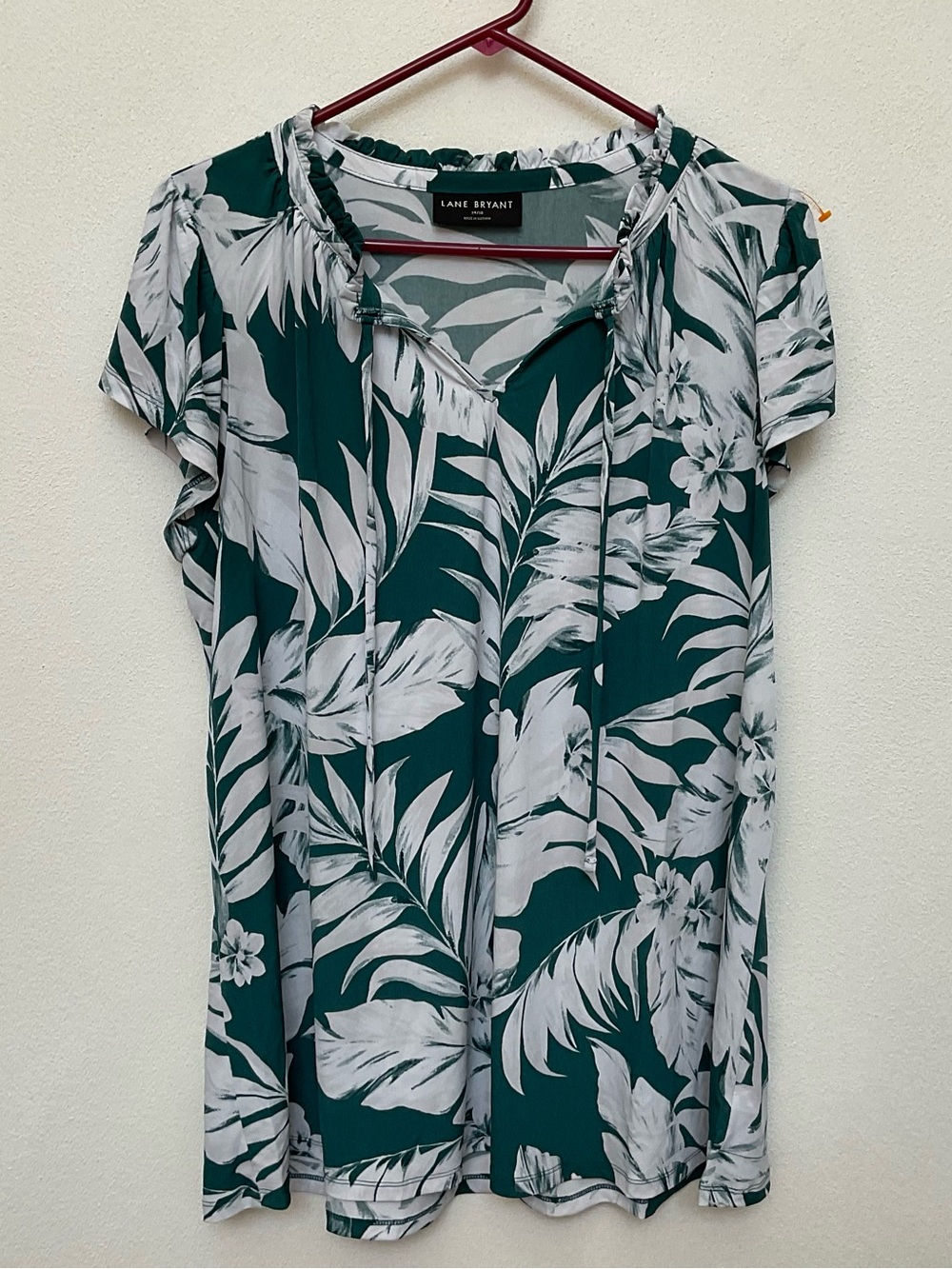 Lane Bryant Green, White Leaf Print Tie Neck Short Sleeve Top Size 14/16 Spring